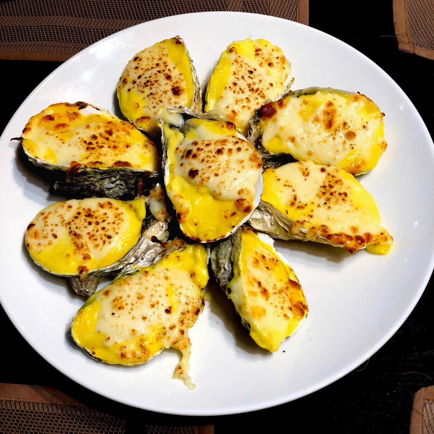 Grilled oysters with cheese