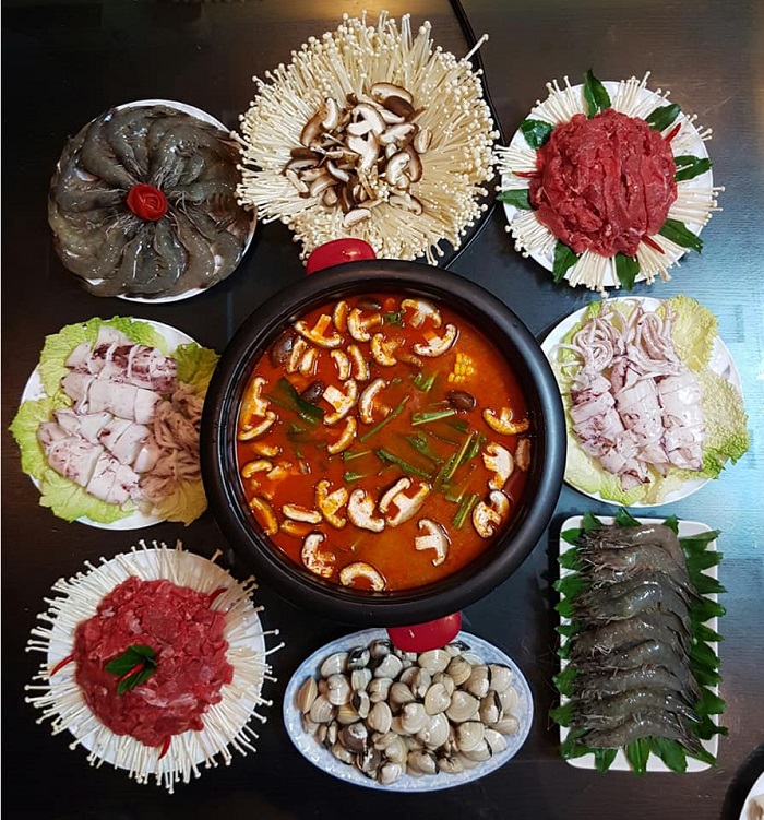 Eating Hot Pot in Vietnam for a peanut allergy