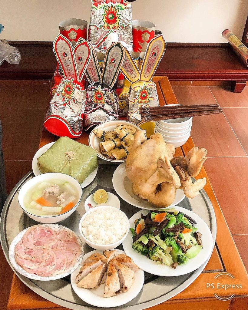 A tray of offerings to worship Land Genie and Gods of Kitchen