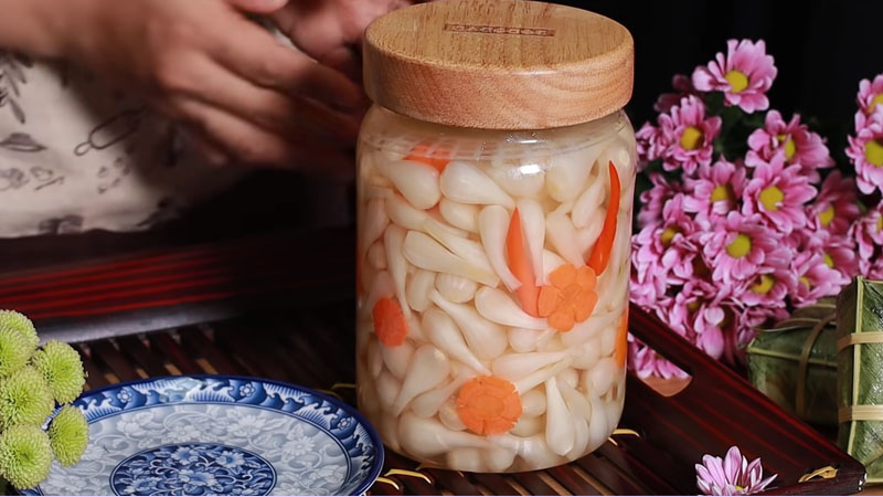 Dưa Kiệu (Vietnamese pickled leeks)