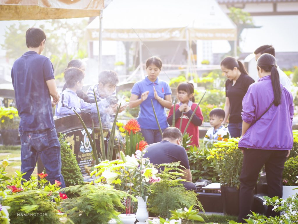 Cleaning and decorating the ancestral graves is how Vietnamese celebrate the lunar new year