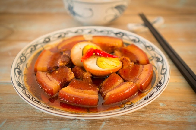 Thịt Kho Trứng (Vietnamese Braised Pork with Eggs)