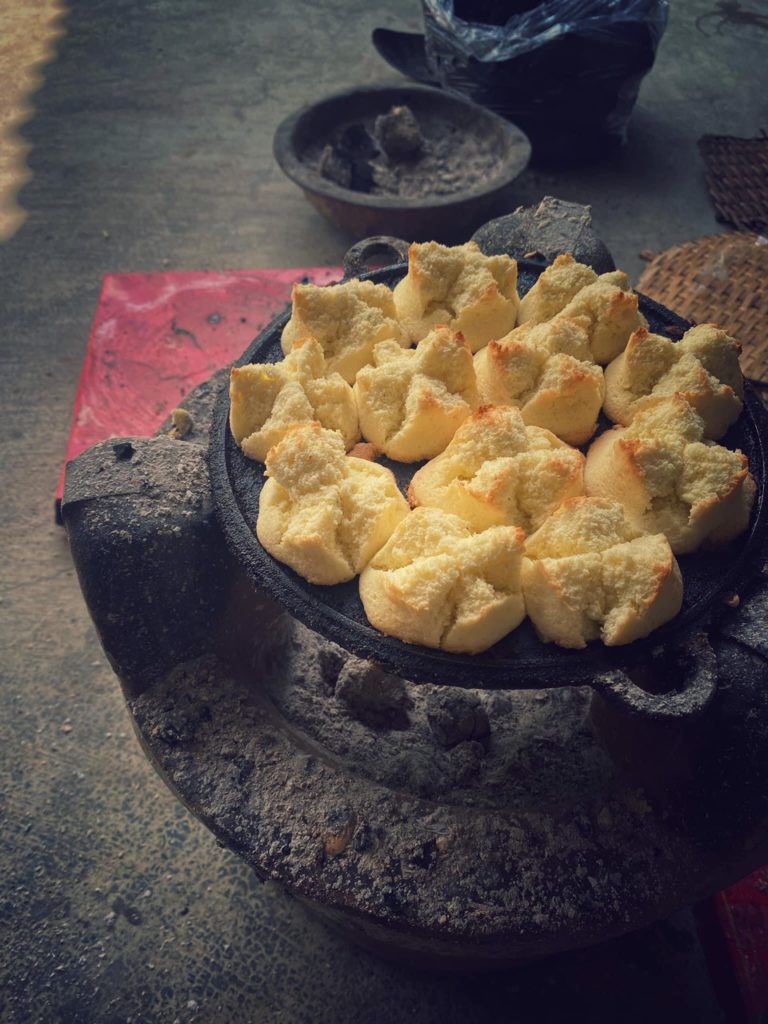 Bánh Thuẫn is a traditional Tet cake